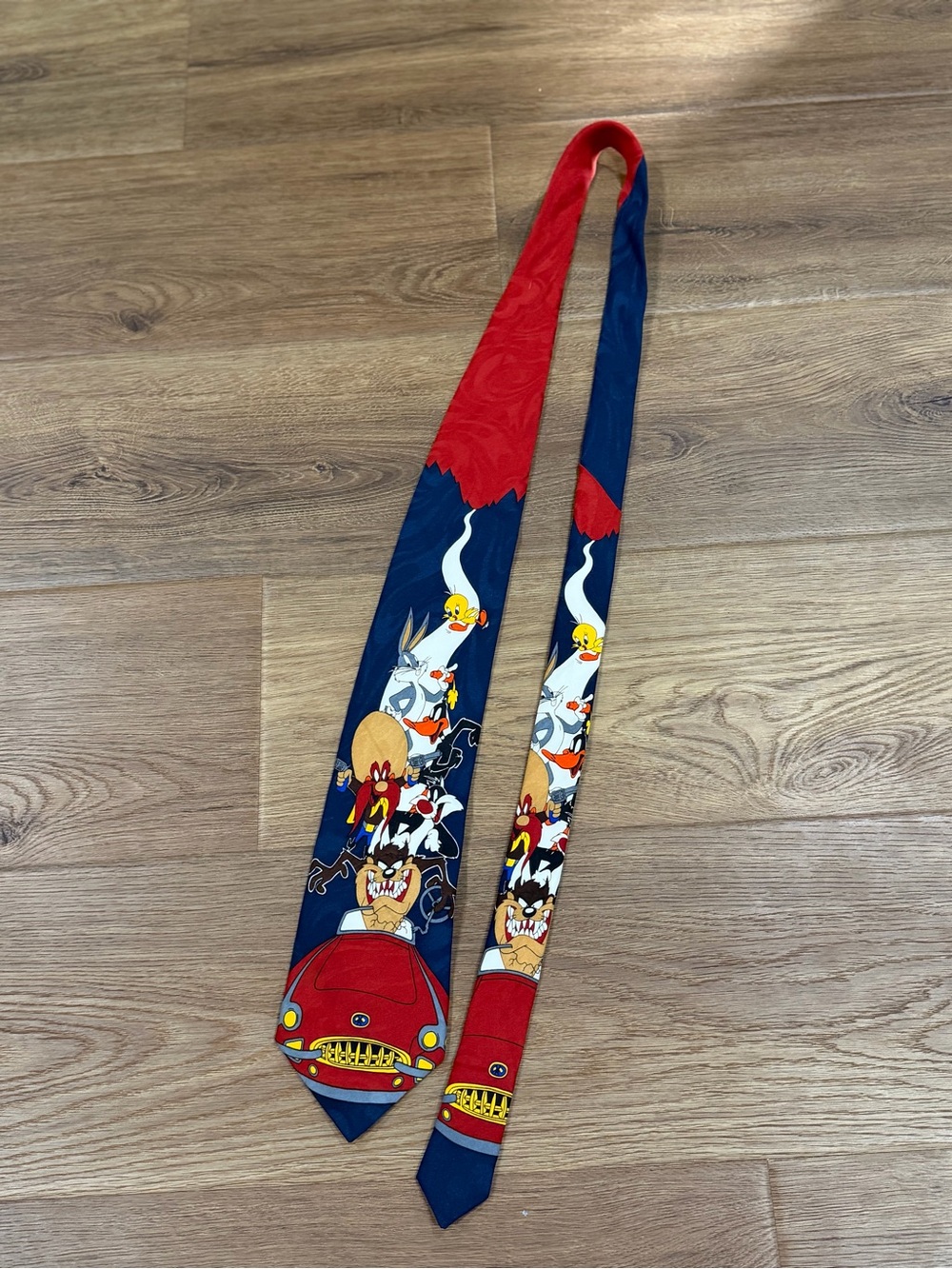 Warner Bros. Looney Tunes Cartoon Tie in Red and Blue